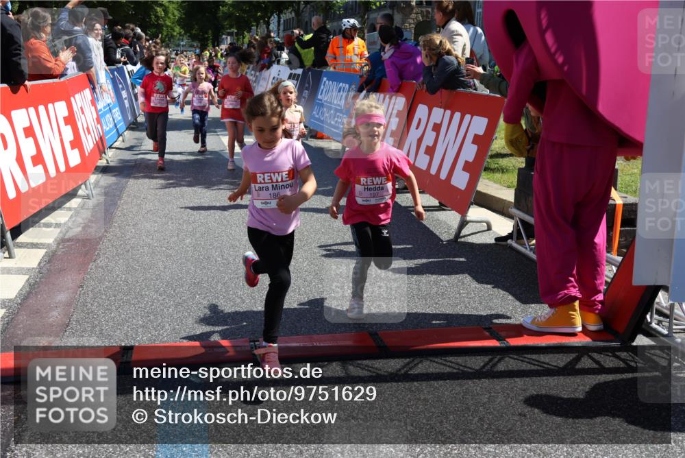 14.06.2026 - REWE Women's Run Strokosch-Dieckow http://msf.ph/oto/9751629 14.06.2026 11:38:45 Ziel 161, 186, 195, 197, 210, 274, 297, 317, 332, 347, 349, 353, 371 meine-sportfotos.de