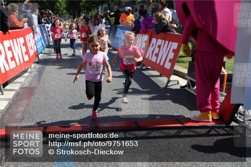 14.06.2026 - REWE Women's Run Strokosch-Dieckow http://msf.ph/oto/9751653 14.06.2026 11:38:45 Ziel 161, 186, 195, 197, 210, 274, 297, 317, 332, 347, 349, 353, 371 meine-sportfotos.de