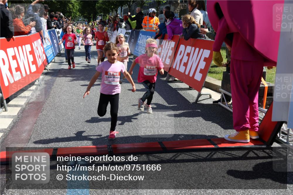14.06.2026 - REWE Women's Run Strokosch-Dieckow http://msf.ph/oto/9751666 14.06.2026 11:38:45 Ziel 161, 186, 195, 197, 210, 274, 297, 317, 332, 347, 349, 353, 371 meine-sportfotos.de