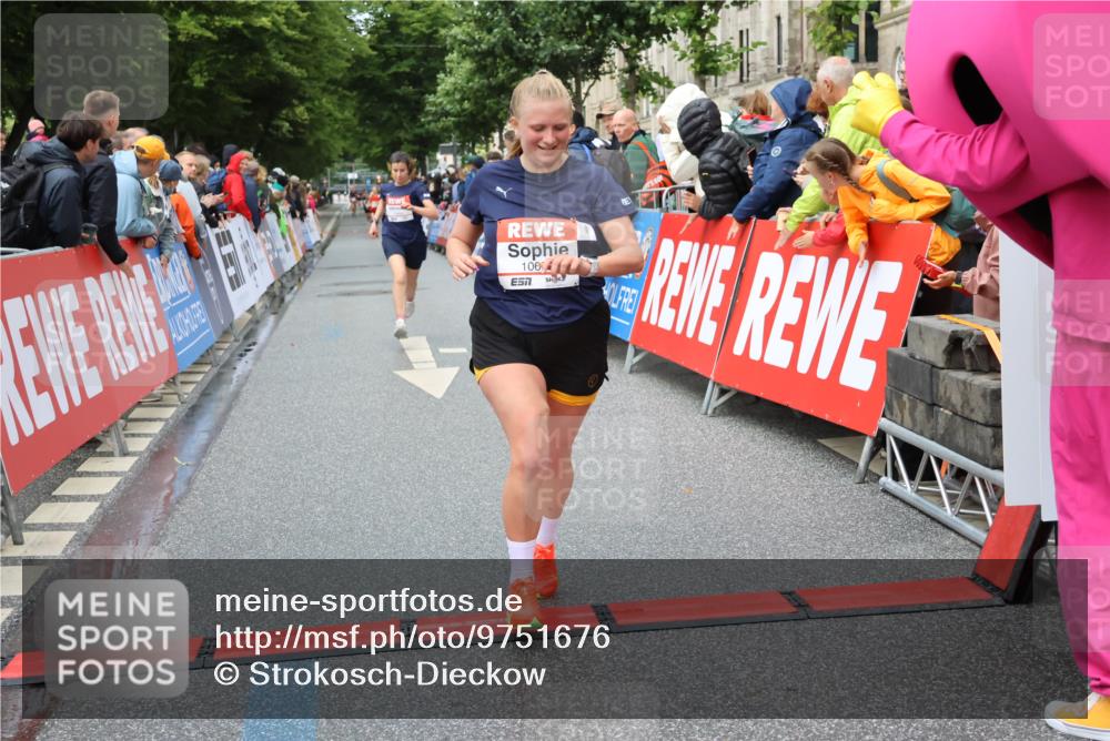 14.06.2026 - REWE Women's Run Strokosch-Dieckow http://msf.ph/oto/9751676 14.06.2026 09:50:06 Ziel 10281, 10322, 10342, 10691, 10738, 10894 meine-sportfotos.de