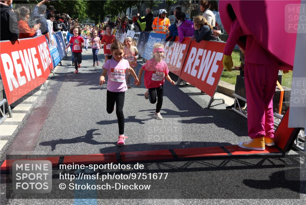 14.06.2026 - REWE Women's Run Strokosch-Dieckow http://msf.ph/oto/9751677 14.06.2026 11:38:45 Ziel 161, 186, 195, 197, 210, 274, 297, 317, 332, 347, 349, 353, 371 meine-sportfotos.de