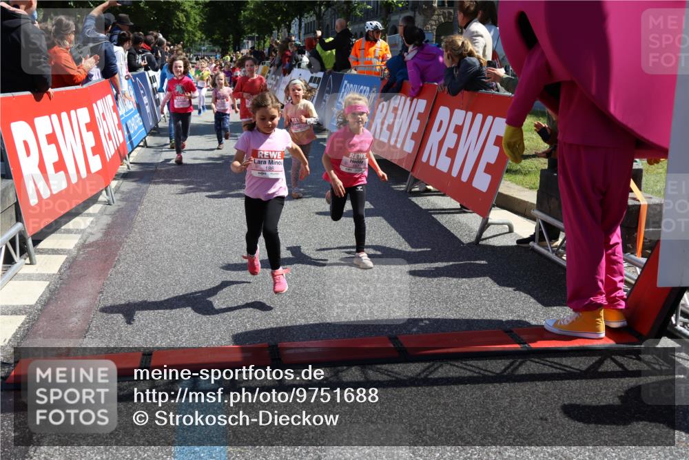 14.06.2026 - REWE Women's Run Strokosch-Dieckow http://msf.ph/oto/9751688 14.06.2026 11:38:45 Ziel 161, 186, 195, 197, 210, 274, 297, 317, 332, 347, 349, 353, 371 meine-sportfotos.de