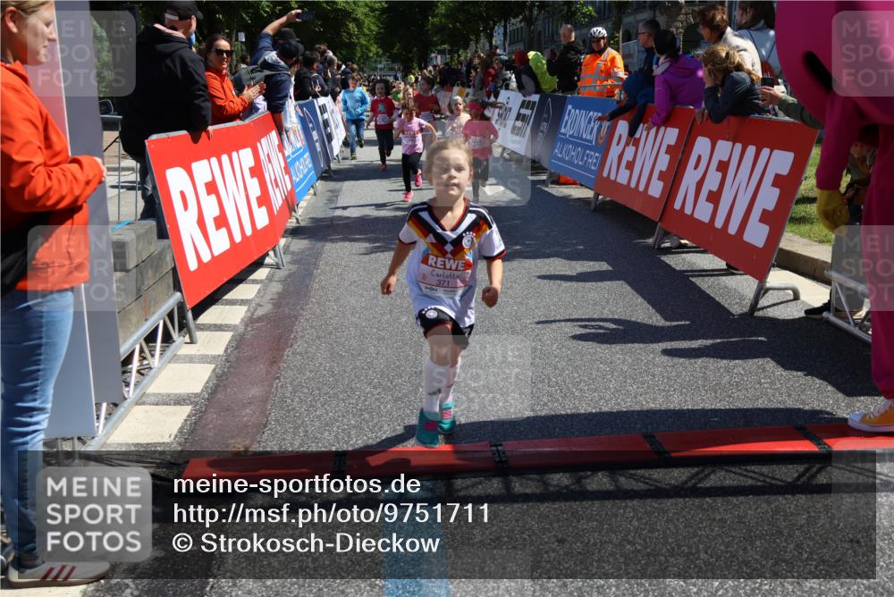 14.06.2026 - REWE Women's Run Strokosch-Dieckow http://msf.ph/oto/9751711 14.06.2026 11:38:43 Ziel 150, 161, 186, 195, 197, 210, 212, 216, 240, 274, 279, 297, 317, 332, 347, 353, 371 meine-sportfotos.de