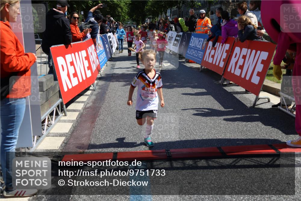 14.06.2026 - REWE Women's Run Strokosch-Dieckow http://msf.ph/oto/9751733 14.06.2026 11:38:43 Ziel 150, 161, 186, 195, 197, 210, 212, 216, 240, 274, 279, 297, 317, 332, 347, 353, 371 meine-sportfotos.de