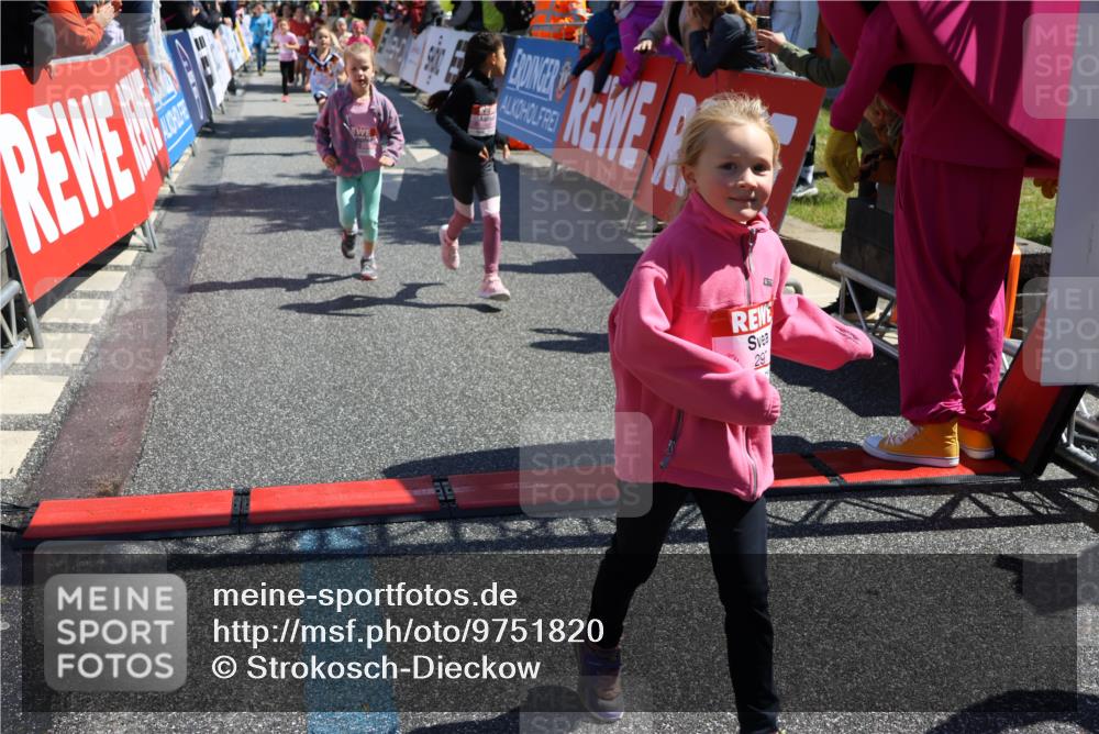 14.06.2026 - REWE Women's Run Strokosch-Dieckow http://msf.ph/oto/9751820 14.06.2026 11:38:40 Ziel 139, 150, 195, 199, 210, 212, 216, 240, 274, 279, 297, 300, 317, 327, 353, 371 meine-sportfotos.de