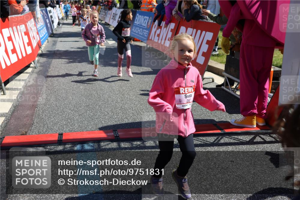 14.06.2026 - REWE Women's Run Strokosch-Dieckow http://msf.ph/oto/9751831 14.06.2026 11:38:40 Ziel 139, 150, 195, 199, 210, 212, 216, 240, 274, 279, 297, 300, 317, 327, 353, 371 meine-sportfotos.de