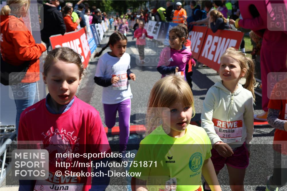 14.06.2026 - REWE Women's Run Strokosch-Dieckow http://msf.ph/oto/9751871 14.06.2026 11:38:37 Ziel 139, 150, 195, 199, 210, 212, 216, 240, 274, 279, 297, 300, 317, 327, 333, 353 meine-sportfotos.de