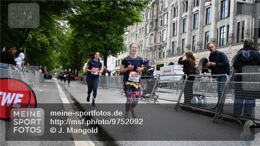 14.06.2026 - REWE Women's Run J. Mangold http://msf.ph/oto/9752092 14.06.2026 10:06:20 Ziel 10646, 11182, 11321 meine-sportfotos.de