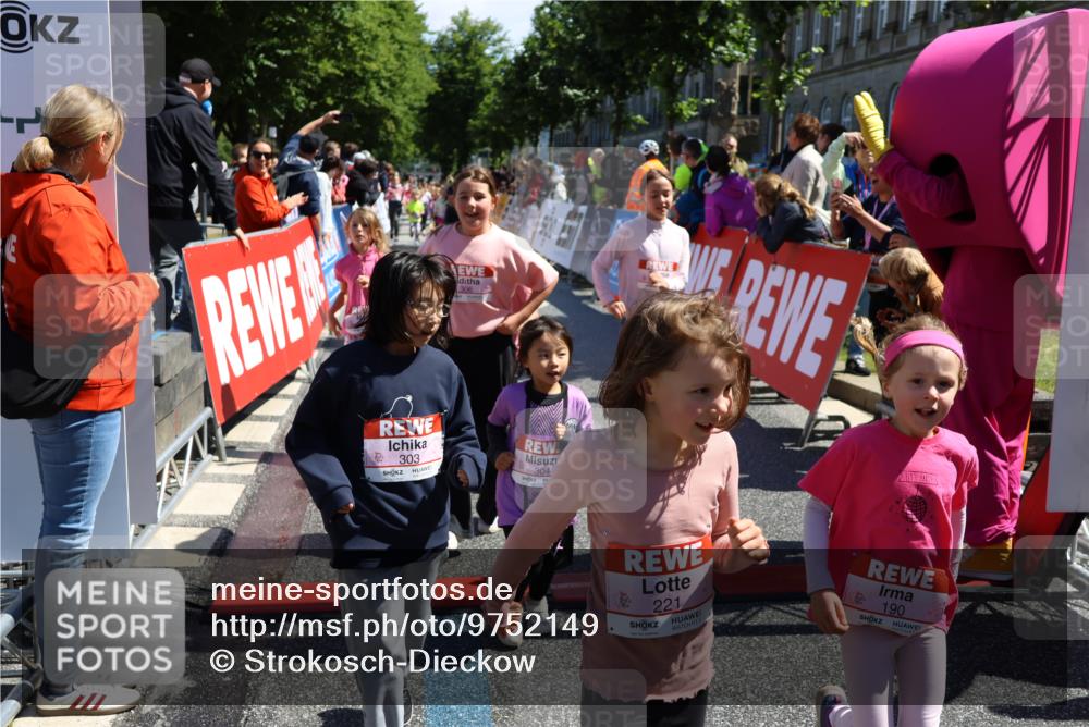 14.06.2026 - REWE Women's Run Strokosch-Dieckow http://msf.ph/oto/9752149 14.06.2026 11:38:26 Ziel 129, 130, 146, 152, 153, 160, 181, 190, 208, 221, 238, 244, 246, 261, 280, 283, 303, 304, 306 meine-sportfotos.de