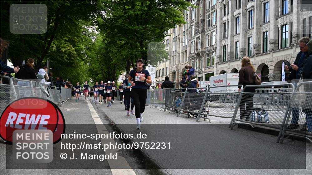 14.06.2026 - REWE Women's Run J. Mangold http://msf.ph/oto/9752231 14.06.2026 10:06:49 Ziel 10205, 10467, 10609, 11015, 11161 meine-sportfotos.de