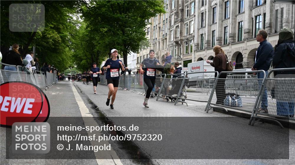 14.06.2026 - REWE Women's Run J. Mangold http://msf.ph/oto/9752320 14.06.2026 10:07:06 Ziel 10113, 10508, 11252 meine-sportfotos.de