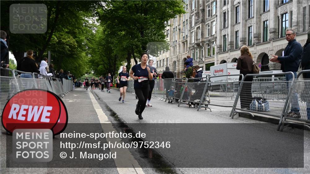 14.06.2026 - REWE Women's Run J. Mangold http://msf.ph/oto/9752346 14.06.2026 10:07:17 Ziel 10861, 10924, 10965, 11077 meine-sportfotos.de