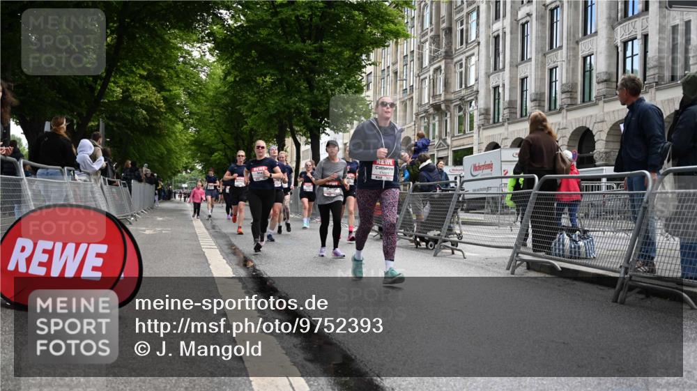 14.06.2026 - REWE Women's Run J. Mangold http://msf.ph/oto/9752393 14.06.2026 10:07:27 Ziel 10126, 10164, 10194, 10237, 11021, 11062, 11098, 11099, 11496 meine-sportfotos.de