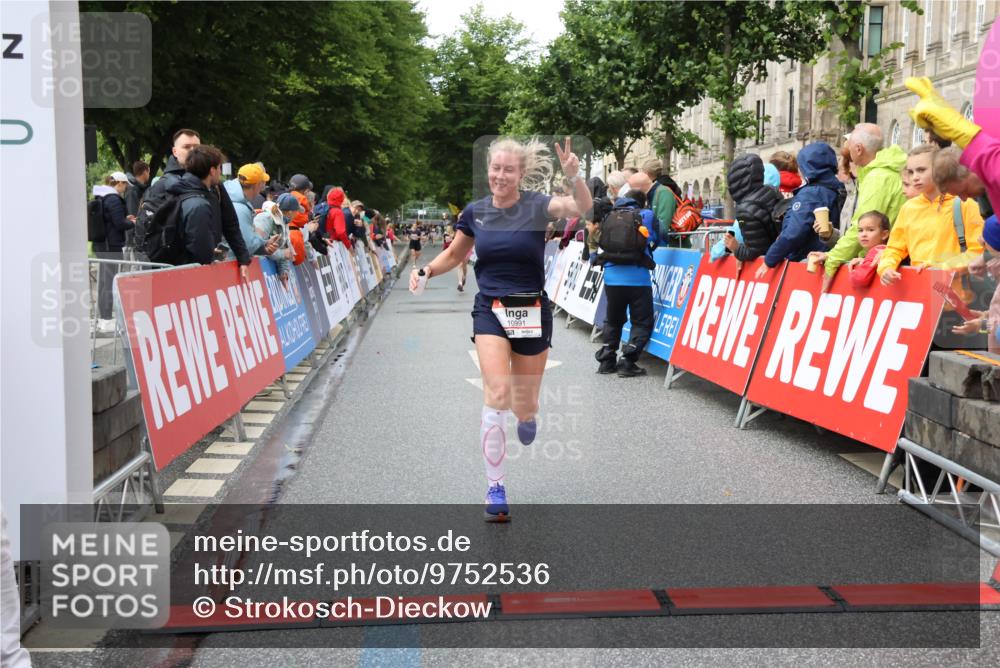 14.06.2026 - REWE Women's Run Strokosch-Dieckow http://msf.ph/oto/9752536 14.06.2026 09:49:33 Ziel 10991, 11360 meine-sportfotos.de