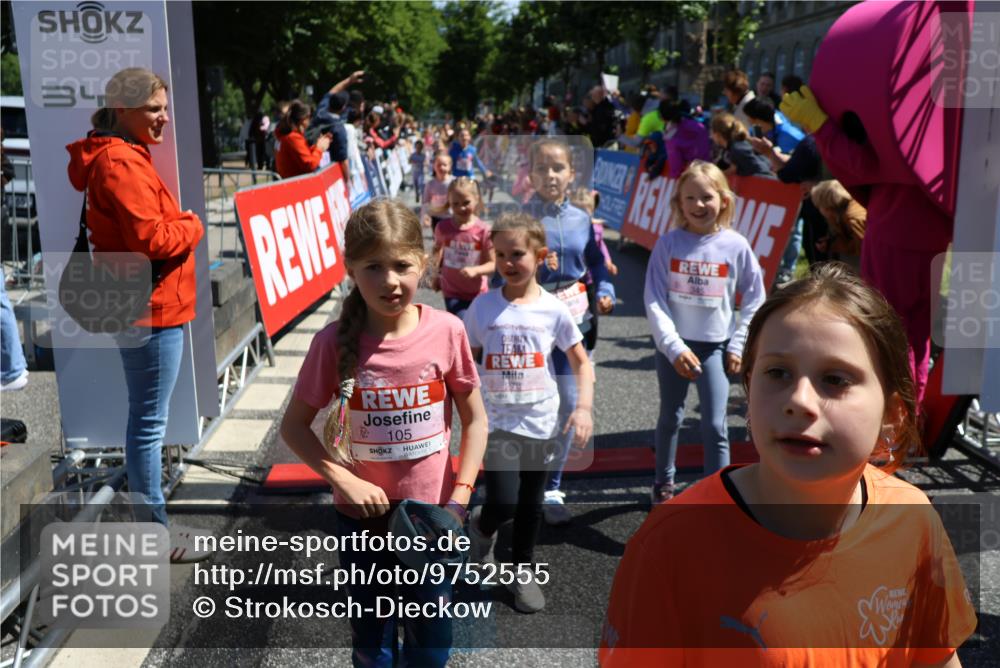 14.06.2026 - REWE Women's Run Strokosch-Dieckow http://msf.ph/oto/9752555 14.06.2026 11:38:16 Ziel 105, 117, 125, 127, 128, 129, 130, 153, 160, 185, 189, 194, 201, 208, 214, 220, 241, 244, 252, 255, 267, 273, 295, 296, 316, 321, 345, 356 meine-sportfotos.de