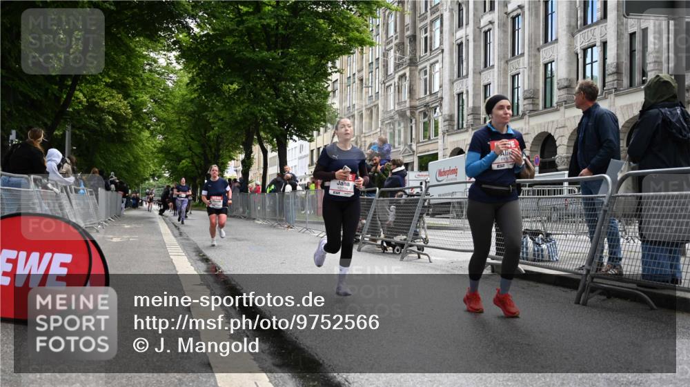 14.06.2026 - REWE Women's Run J. Mangold http://msf.ph/oto/9752566 14.06.2026 10:07:54 Ziel 10353, 10371, 10723, 10739, 10743, 11145, 11376, 11393 meine-sportfotos.de
