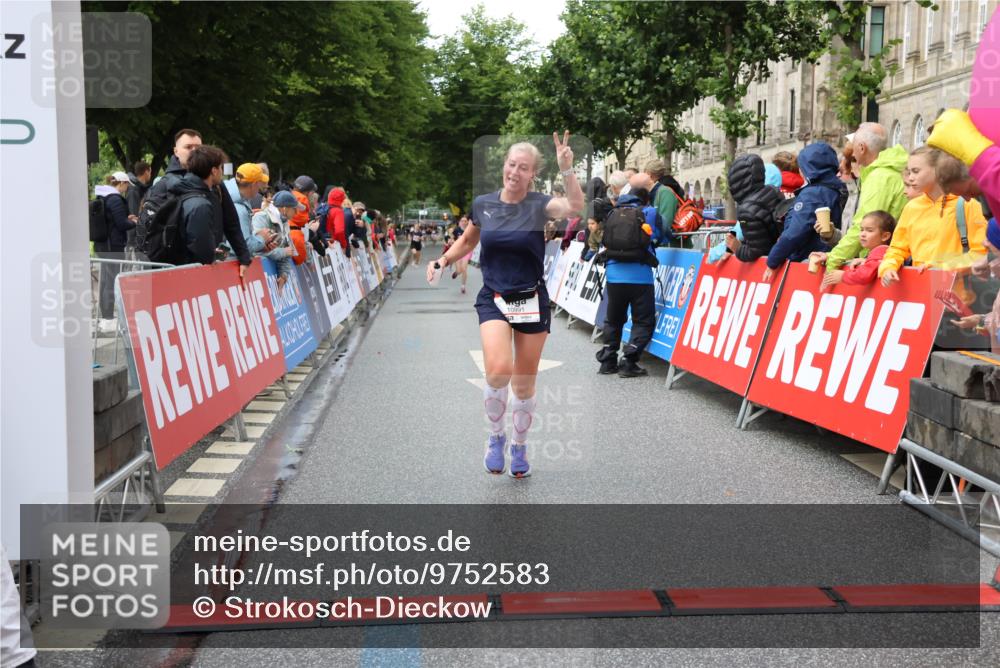 14.06.2026 - REWE Women's Run Strokosch-Dieckow http://msf.ph/oto/9752583 14.06.2026 09:49:33 Ziel 10991, 11360 meine-sportfotos.de