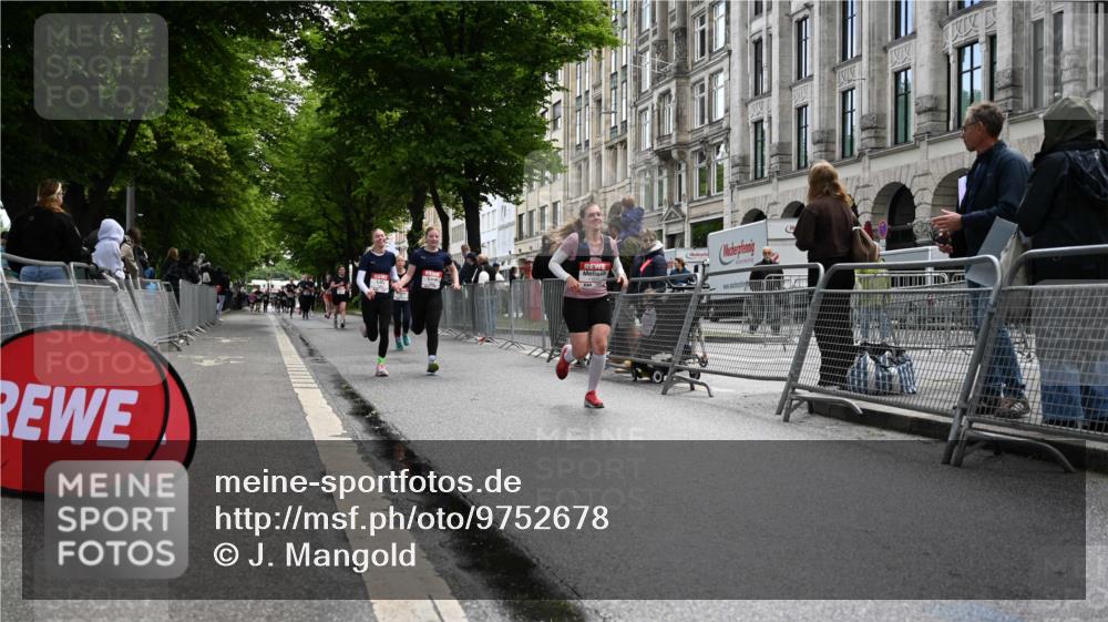 14.06.2026 - REWE Women's Run J. Mangold http://msf.ph/oto/9752678 14.06.2026 10:08:24 Ziel 10114, 10361, 10846, 11071 meine-sportfotos.de