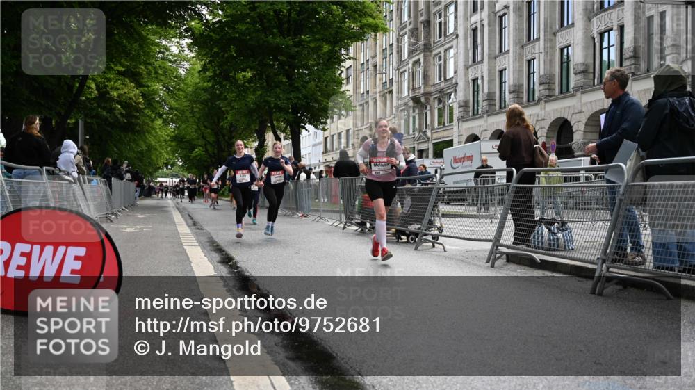 14.06.2026 - REWE Women's Run J. Mangold http://msf.ph/oto/9752681 14.06.2026 10:08:24 Ziel 10114, 10361, 10846, 11071 meine-sportfotos.de
