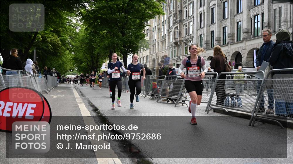 14.06.2026 - REWE Women's Run J. Mangold http://msf.ph/oto/9752686 14.06.2026 10:08:25 Ziel 10114, 10361, 10846, 11071 meine-sportfotos.de
