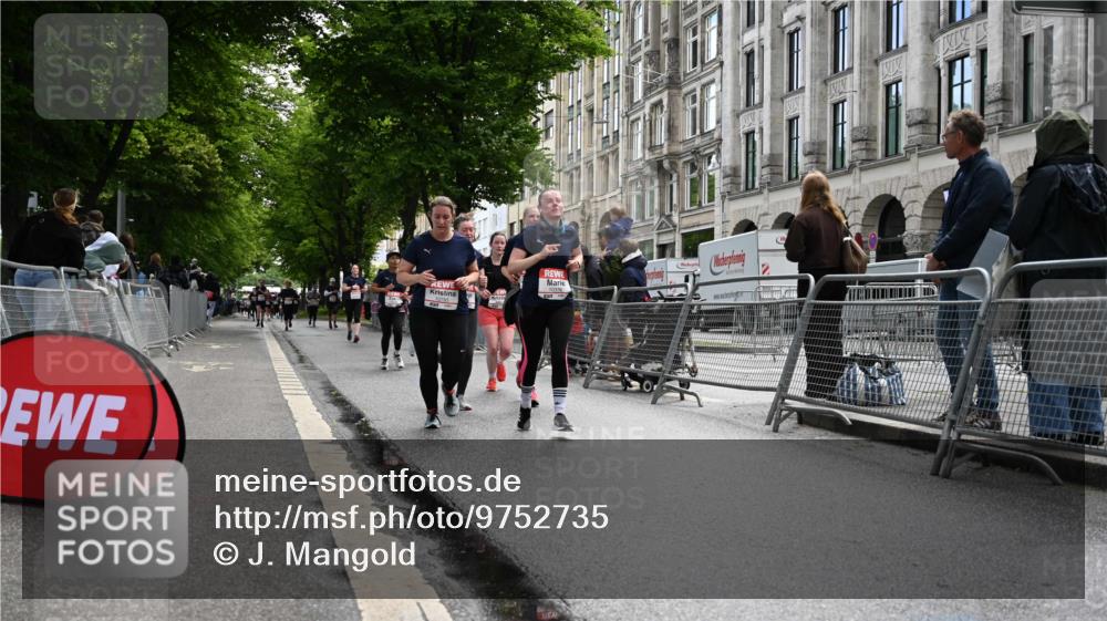 14.06.2026 - REWE Women's Run J. Mangold http://msf.ph/oto/9752735 14.06.2026 10:08:36 Ziel 10124, 10248, 10259, 10376, 10692, 10793, 11159, 11197, 11219 meine-sportfotos.de