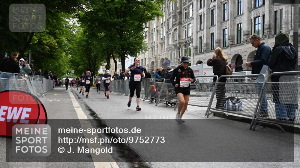 14.06.2026 - REWE Women's Run J. Mangold http://msf.ph/oto/9752773 14.06.2026 10:08:43 Ziel 10248, 10884, 11153, 11159, 11197, 11219, 11455, 11489 meine-sportfotos.de