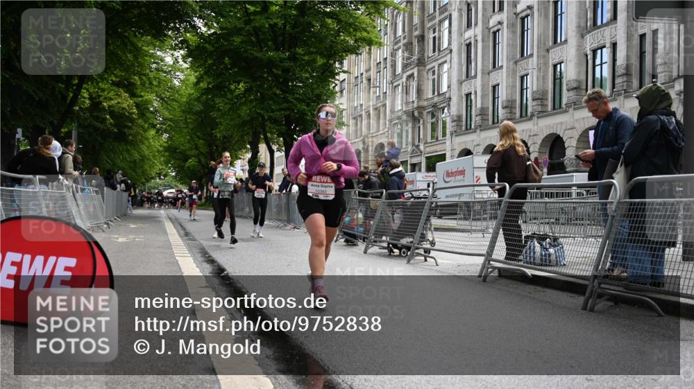 14.06.2026 - REWE Women's Run J. Mangold http://msf.ph/oto/9752838 14.06.2026 10:09:01 Ziel 10288, 10382, 10383, 10800, 11057, 11284 meine-sportfotos.de
