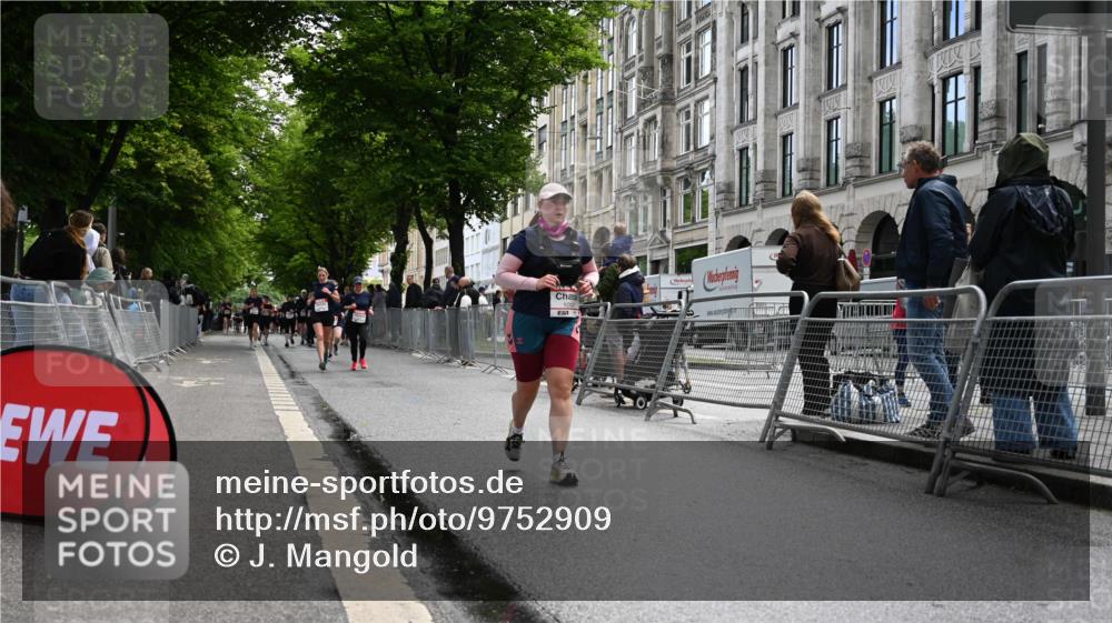 14.06.2026 - REWE Women's Run J. Mangold http://msf.ph/oto/9752909 14.06.2026 10:09:11 Ziel 10047, 10360, 10382, 10977, 11431 meine-sportfotos.de