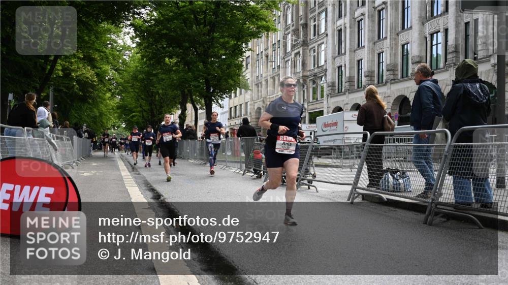 14.06.2026 - REWE Women's Run J. Mangold http://msf.ph/oto/9752947 14.06.2026 10:09:18 Ziel 10139, 10208, 10417, 10928, 10977, 11083, 11169, 11431 meine-sportfotos.de