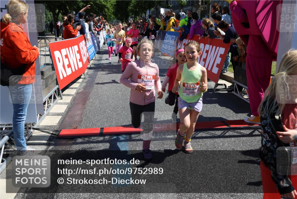 14.06.2026 - REWE Women's Run Strokosch-Dieckow http://msf.ph/oto/9752989 14.06.2026 11:38:09 Ziel 114, 117, 125, 127, 128, 145, 166, 189, 194, 198, 201, 214, 220, 241, 252, 255, 271, 272, 281, 289, 319, 321, 325, 326, 328, 331 meine-sportfotos.de