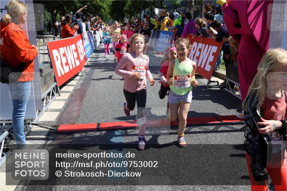 14.06.2026 - REWE Women's Run Strokosch-Dieckow http://msf.ph/oto/9753002 14.06.2026 11:38:09 Ziel 114, 117, 125, 127, 128, 145, 166, 189, 194, 198, 201, 214, 220, 241, 252, 255, 271, 272, 281, 289, 319, 321, 325, 326, 328, 331 meine-sportfotos.de