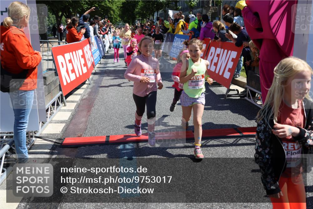 14.06.2026 - REWE Women's Run Strokosch-Dieckow http://msf.ph/oto/9753017 14.06.2026 11:38:09 Ziel 114, 117, 125, 127, 128, 145, 166, 189, 194, 198, 201, 214, 220, 241, 252, 255, 271, 272, 281, 289, 319, 321, 325, 326, 328, 331 meine-sportfotos.de
