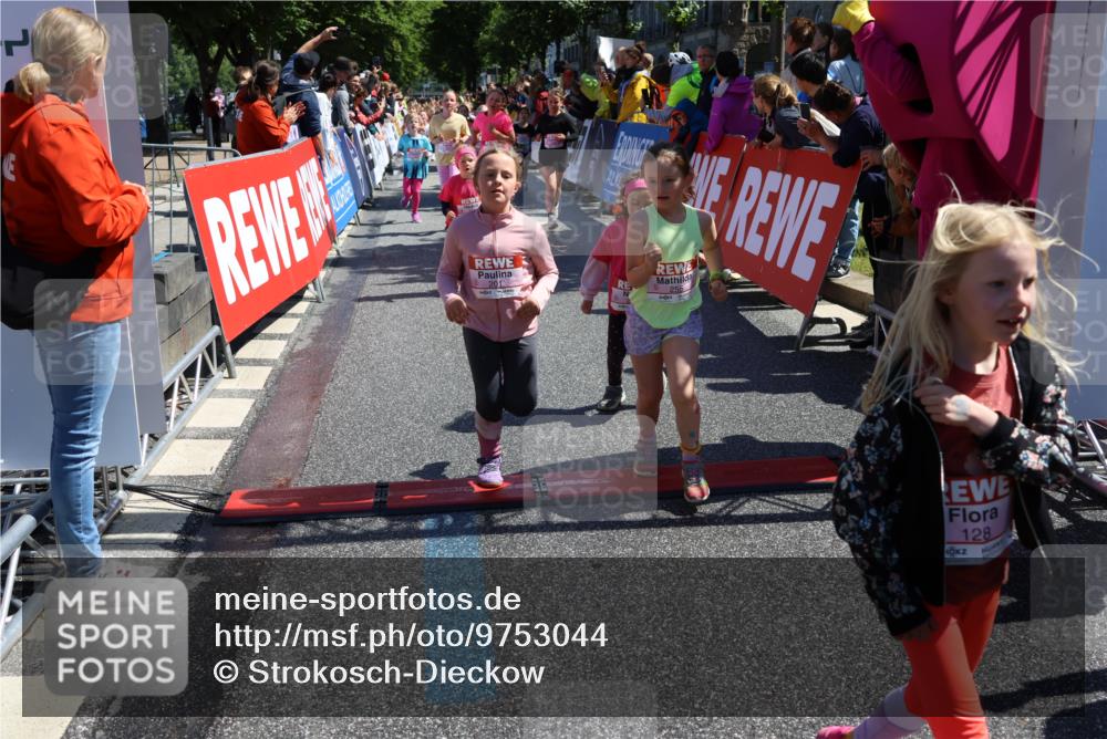 14.06.2026 - REWE Women's Run Strokosch-Dieckow http://msf.ph/oto/9753044 14.06.2026 11:38:09 Ziel 114, 117, 125, 127, 128, 145, 166, 189, 194, 198, 201, 214, 220, 241, 252, 255, 271, 272, 281, 289, 319, 321, 325, 326, 328, 331 meine-sportfotos.de