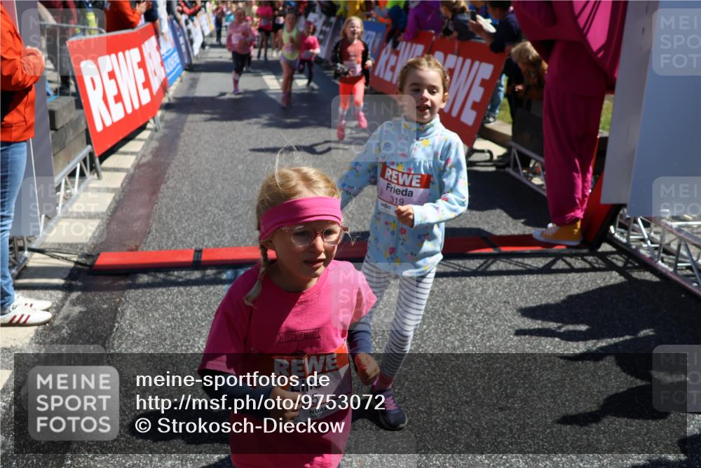 14.06.2026 - REWE Women's Run Strokosch-Dieckow http://msf.ph/oto/9753072 14.06.2026 11:38:07 Ziel 114, 120, 128, 145, 166, 194, 198, 201, 214, 254, 255, 271, 272, 281, 289, 319, 320, 321, 325, 326, 328, 331, 348, 369 meine-sportfotos.de