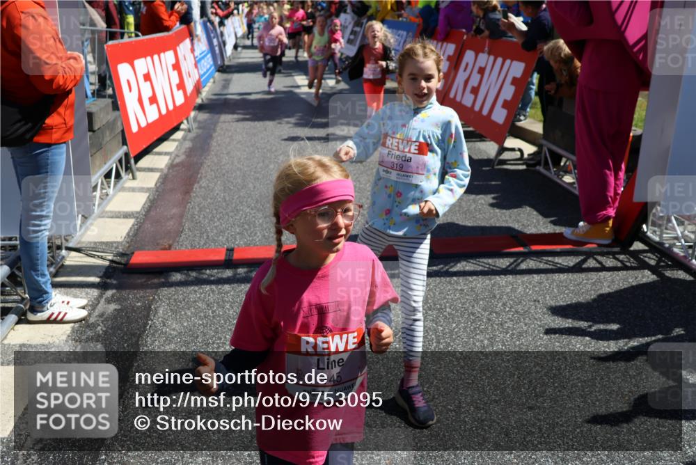 14.06.2026 - REWE Women's Run Strokosch-Dieckow http://msf.ph/oto/9753095 14.06.2026 11:38:07 Ziel 114, 120, 128, 145, 166, 194, 198, 201, 214, 254, 255, 271, 272, 281, 289, 319, 320, 321, 325, 326, 328, 331, 348, 369 meine-sportfotos.de