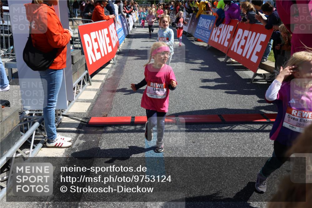 14.06.2026 - REWE Women's Run Strokosch-Dieckow http://msf.ph/oto/9753124 14.06.2026 11:38:06 Ziel 114, 120, 128, 145, 166, 194, 198, 201, 214, 233, 254, 255, 271, 272, 281, 289, 290, 319, 320, 325, 326, 328, 331, 348, 357, 365, 369 meine-sportfotos.de