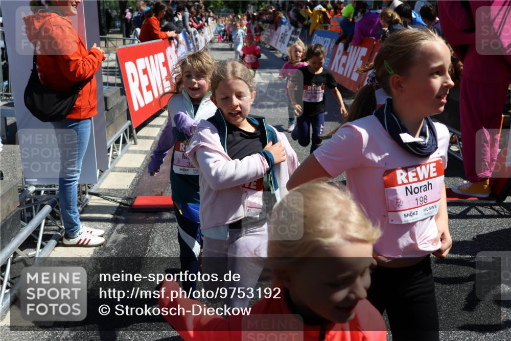 14.06.2026 - REWE Women's Run Strokosch-Dieckow http://msf.ph/oto/9753192 14.06.2026 11:38:03 Ziel 114, 120, 145, 166, 188, 198, 206, 233, 254, 271, 272, 281, 289, 290, 298, 310, 319, 320, 325, 326, 328, 331, 335, 348, 357, 364, 365, 369 meine-sportfotos.de