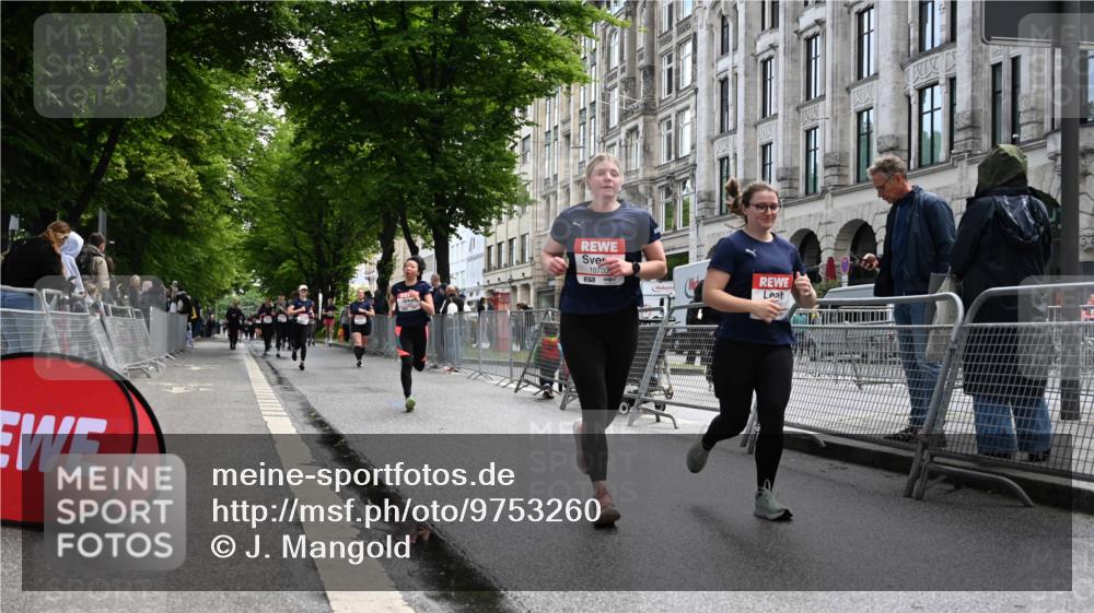 14.06.2026 - REWE Women's Run J. Mangold http://msf.ph/oto/9753260 14.06.2026 10:10:03 Ziel 10293, 10412, 10413, 10702, 10703, 10890, 10917, 11239, 11453, 11474, 11487, 11498 meine-sportfotos.de