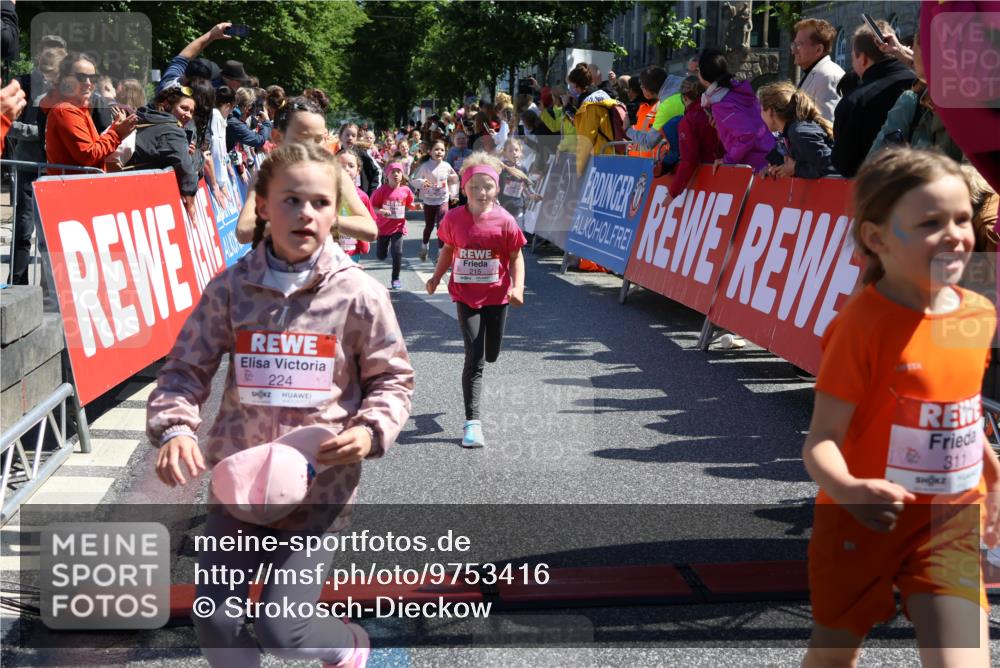 14.06.2026 - REWE Women's Run Strokosch-Dieckow http://msf.ph/oto/9753416 14.06.2026 11:37:52 Ziel 119, 154, 159, 188, 206, 215, 224, 225, 234, 247, 257, 276, 292, 311, 322, 335, 340, 342, 343, 361, 362 meine-sportfotos.de