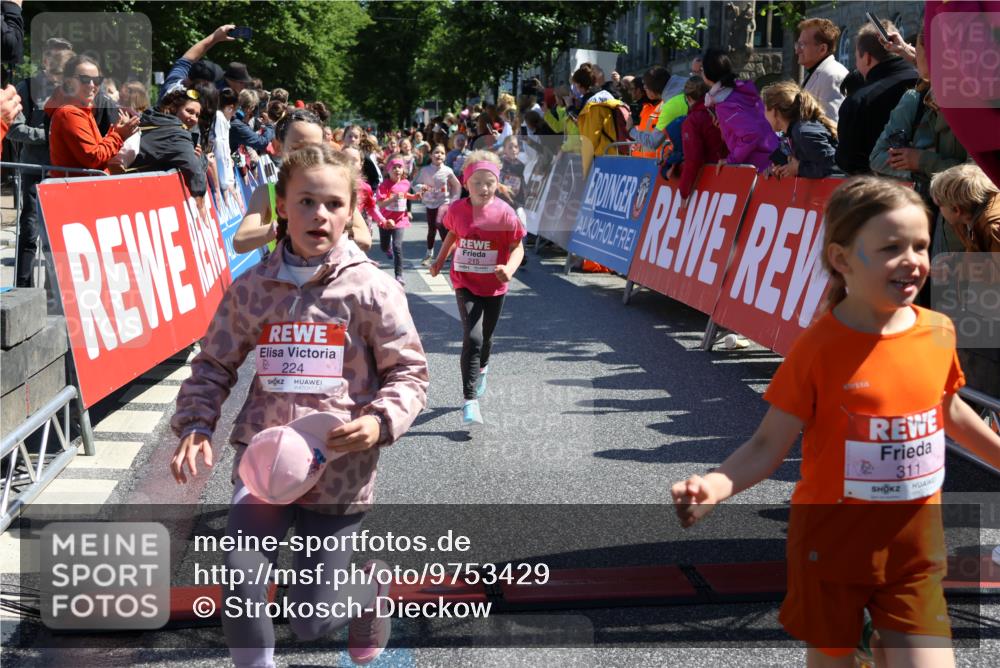 14.06.2026 - REWE Women's Run Strokosch-Dieckow http://msf.ph/oto/9753429 14.06.2026 11:37:52 Ziel 119, 154, 159, 188, 206, 215, 224, 225, 234, 247, 257, 276, 292, 311, 322, 335, 340, 342, 343, 361, 362 meine-sportfotos.de
