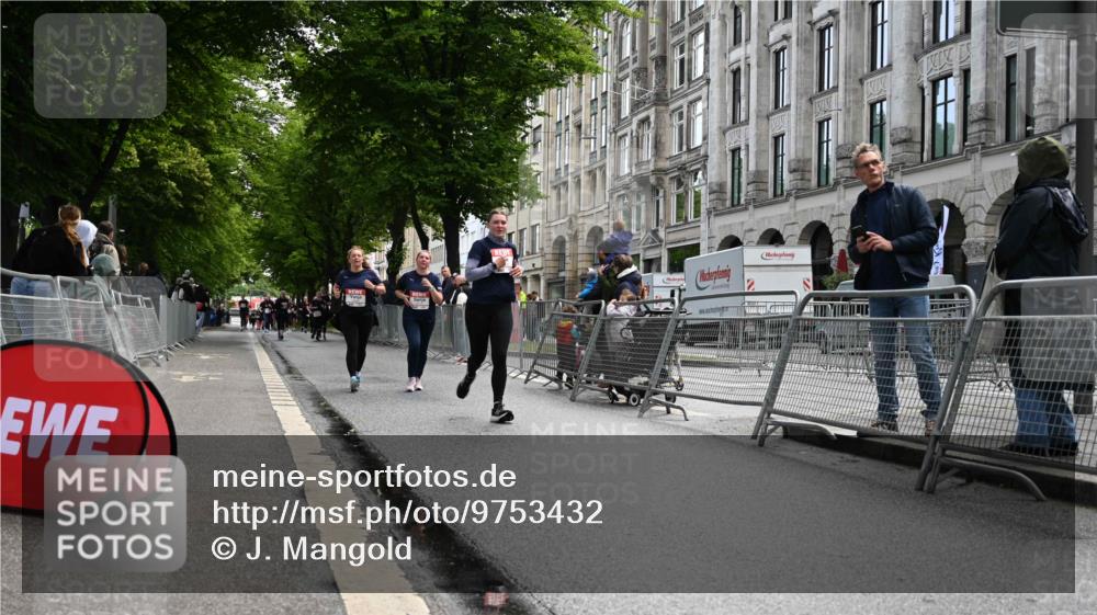 14.06.2026 - REWE Women's Run J. Mangold http://msf.ph/oto/9753432 14.06.2026 10:10:32 Ziel 10426, 10460, 10503, 10591, 11170 meine-sportfotos.de