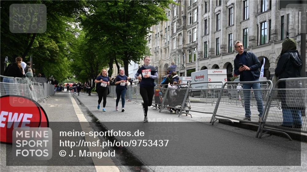 14.06.2026 - REWE Women's Run J. Mangold http://msf.ph/oto/9753437 14.06.2026 10:10:33 Ziel 10426, 10460, 10503, 10591, 11170 meine-sportfotos.de