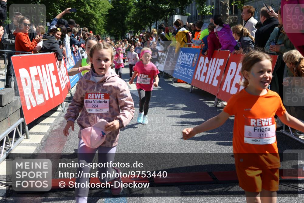 14.06.2026 - REWE Women's Run Strokosch-Dieckow http://msf.ph/oto/9753440 14.06.2026 11:37:52 Ziel 119, 154, 159, 188, 206, 215, 224, 225, 234, 247, 257, 276, 292, 311, 322, 335, 340, 342, 343, 361, 362 meine-sportfotos.de