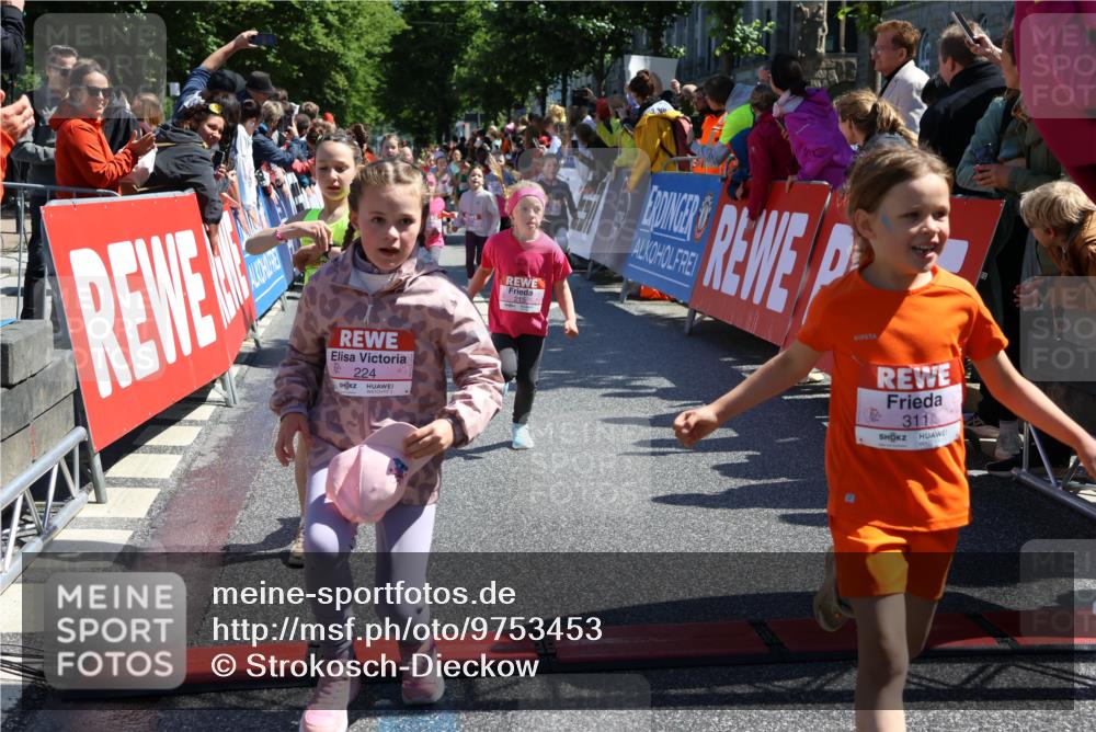 14.06.2026 - REWE Women's Run Strokosch-Dieckow http://msf.ph/oto/9753453 14.06.2026 11:37:52 Ziel 119, 154, 159, 188, 206, 215, 224, 225, 234, 247, 257, 276, 292, 311, 322, 335, 340, 342, 343, 361, 362 meine-sportfotos.de