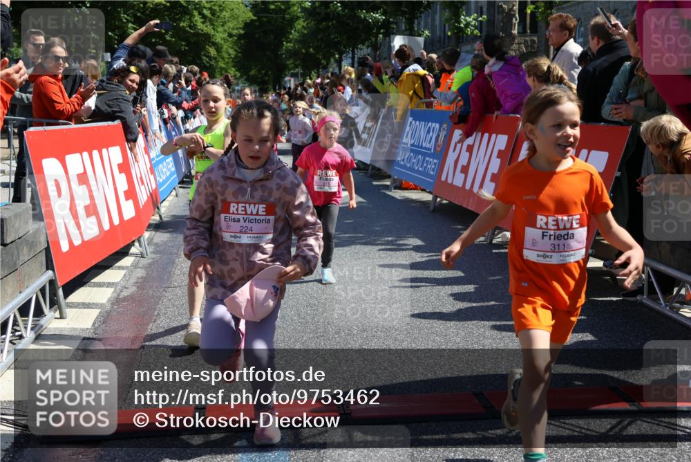 14.06.2026 - REWE Women's Run Strokosch-Dieckow http://msf.ph/oto/9753462 14.06.2026 11:37:51 Ziel 112, 119, 154, 159, 206, 215, 224, 225, 234, 247, 248, 257, 264, 269, 276, 292, 311, 322, 323, 340, 342, 343, 361, 362 meine-sportfotos.de