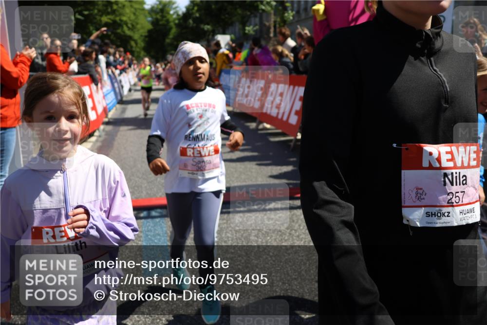 14.06.2026 - REWE Women's Run Strokosch-Dieckow http://msf.ph/oto/9753495 14.06.2026 11:37:50 Ziel 112, 119, 154, 156, 159, 215, 224, 225, 234, 247, 248, 257, 264, 269, 276, 292, 311, 322, 323, 340, 342, 343, 361, 362 meine-sportfotos.de