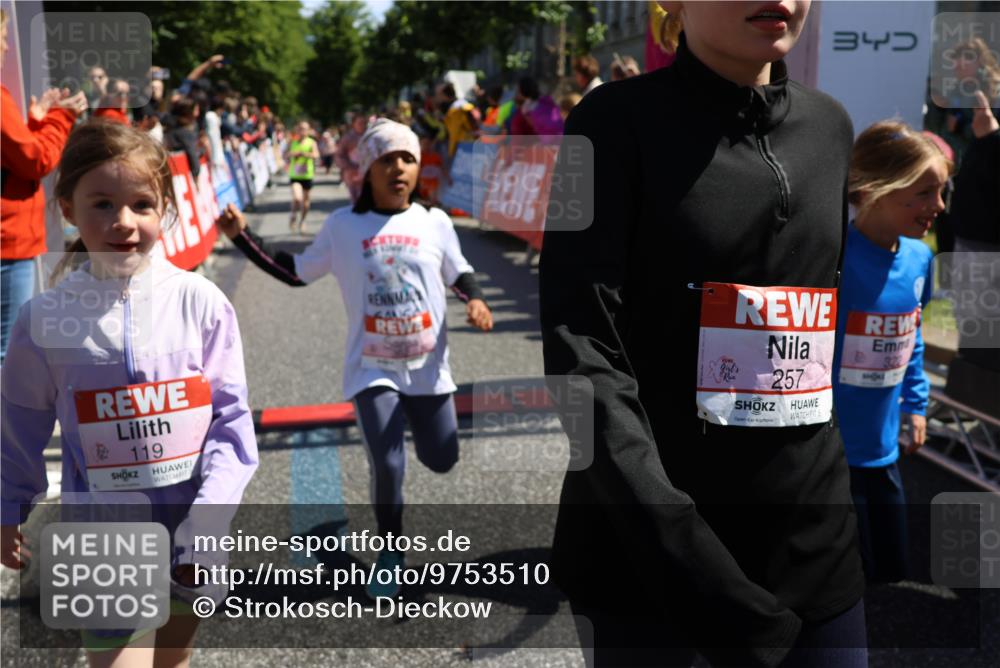 14.06.2026 - REWE Women's Run Strokosch-Dieckow http://msf.ph/oto/9753510 14.06.2026 11:37:49 Ziel 112, 119, 141, 154, 156, 159, 172, 215, 224, 225, 234, 248, 257, 264, 269, 292, 311, 322, 323, 339, 340, 342, 343, 351, 361, 362 meine-sportfotos.de