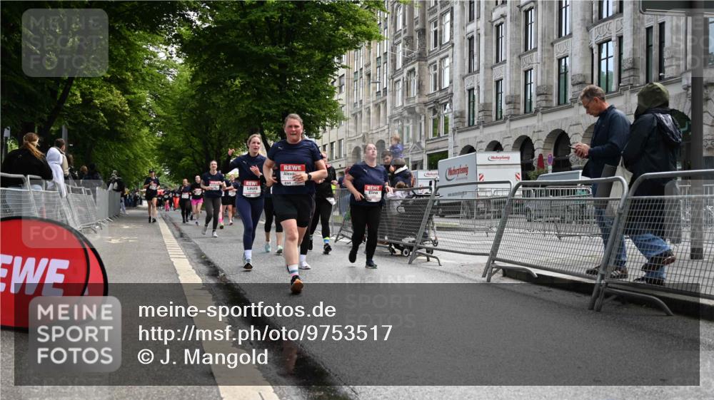 14.06.2026 - REWE Women's Run J. Mangold http://msf.ph/oto/9753517 14.06.2026 10:10:49 Ziel 10140, 10499, 10514, 10821, 10834, 10985, 11124, 11328, 11450, 11451 meine-sportfotos.de