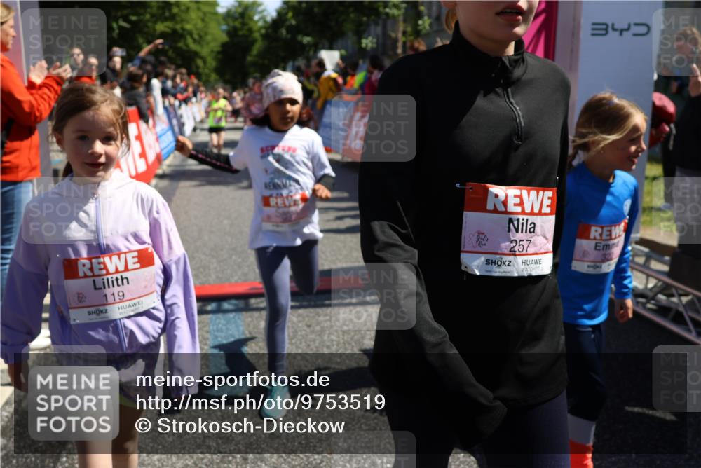 14.06.2026 - REWE Women's Run Strokosch-Dieckow http://msf.ph/oto/9753519 14.06.2026 11:37:49 Ziel 112, 119, 141, 154, 156, 159, 172, 215, 224, 225, 234, 248, 257, 264, 269, 292, 311, 322, 323, 339, 340, 342, 343, 351, 361, 362 meine-sportfotos.de