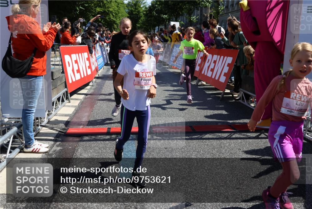 14.06.2026 - REWE Women's Run Strokosch-Dieckow http://msf.ph/oto/9753621 14.06.2026 11:37:47 Ziel 101, 112, 119, 141, 156, 159, 164, 172, 173, 179, 224, 234, 248, 257, 264, 269, 292, 311, 322, 323, 334, 339, 340, 342, 343, 344, 351, 361, 362 meine-sportfotos.de